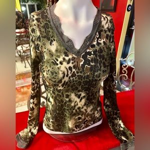 VENUS GREEN CREAM ANIMAL PRINT LONG SLEEVE TOP SIZE SMALL